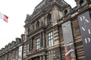 Los empleados del Museo del Louvre irán a la huelga por el escándalo del robo y el mal estado de las instalaciones
