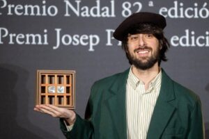 David Uclés gana el Premio Nadal 2026 con 'La ciudad de las luces muertas', una "carta de amor" a Barcelona