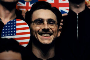 El final original de 'Marty Supreme' tenía vampiros. Era tan delirante que en A24 pensaron que se trataba de "un error"