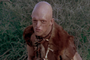 Wes Craven nos presentó un terrorífico clan caníbal que hacía pasar un infierno a los que se acercaban. Esta basada en una leyenda con siglos de historia