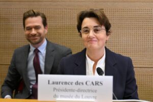 Dimite la directora del Louvre tras las críticas por el robo en la exposición y el estado de conservación del museo