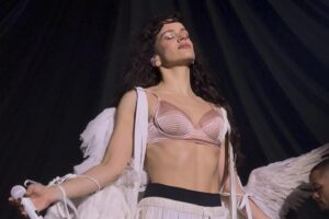 Rosalía suspende su concierto en Milán por una intoxicación alimentaria