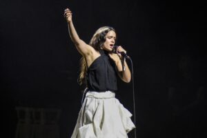 La gira 'Lux' de Rosalía en España, entre la polémica y la incertidumbre: las claves de su "ópera" pop