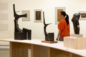 Julio González, el artista inspirado por las mujeres de su vida se despliega en Valencia