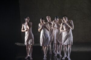 'Las hijas de Bernarda': la intimidad del universo de Lorca llevada a escena con ambición en Dansa València
