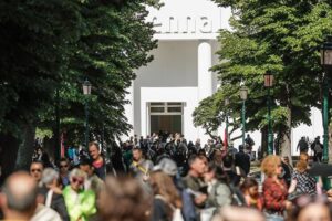 Polémica en la Bienal de Venecia: dimite el jurado por la presencia de los pabellones de Rusia y de Israel