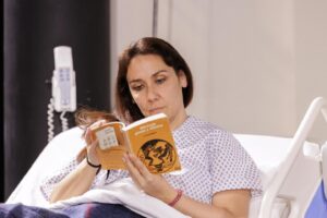 Carolina África estrena una oda a los cuidados: "Debemos cuidar más la Seguridad Social"