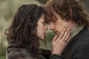 La historia de amor de Jamie y Claire es el gran pilar de 'Outlander' y una de las más icónicas de la televisión. Creo que logran que la serie sea inolvidable