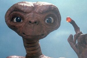 Steven Spielberg explica 44 años después qué pasa con Elliott tras el final de 'E.T., el extraterrestre': "Nunca se vuelven a ver, pero..."