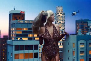 Cómo la escena más creativa de la temporada 3 de 'Euphoria' transformó a Sydney Sweeney en una mujer gigantesca a golpe de artesanía